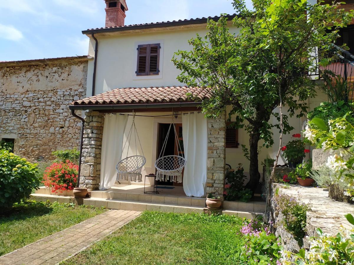 Apartment Parenzana, Little Row House With Big Green Yard In Central Istria Rakotule Eksteriør bilde