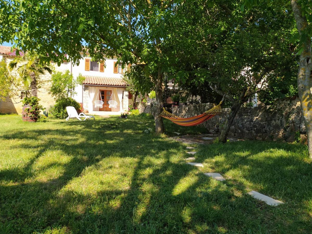 Apartment Parenzana, Little Row House With Big Green Yard In Central Istria Rakotule Eksteriør bilde