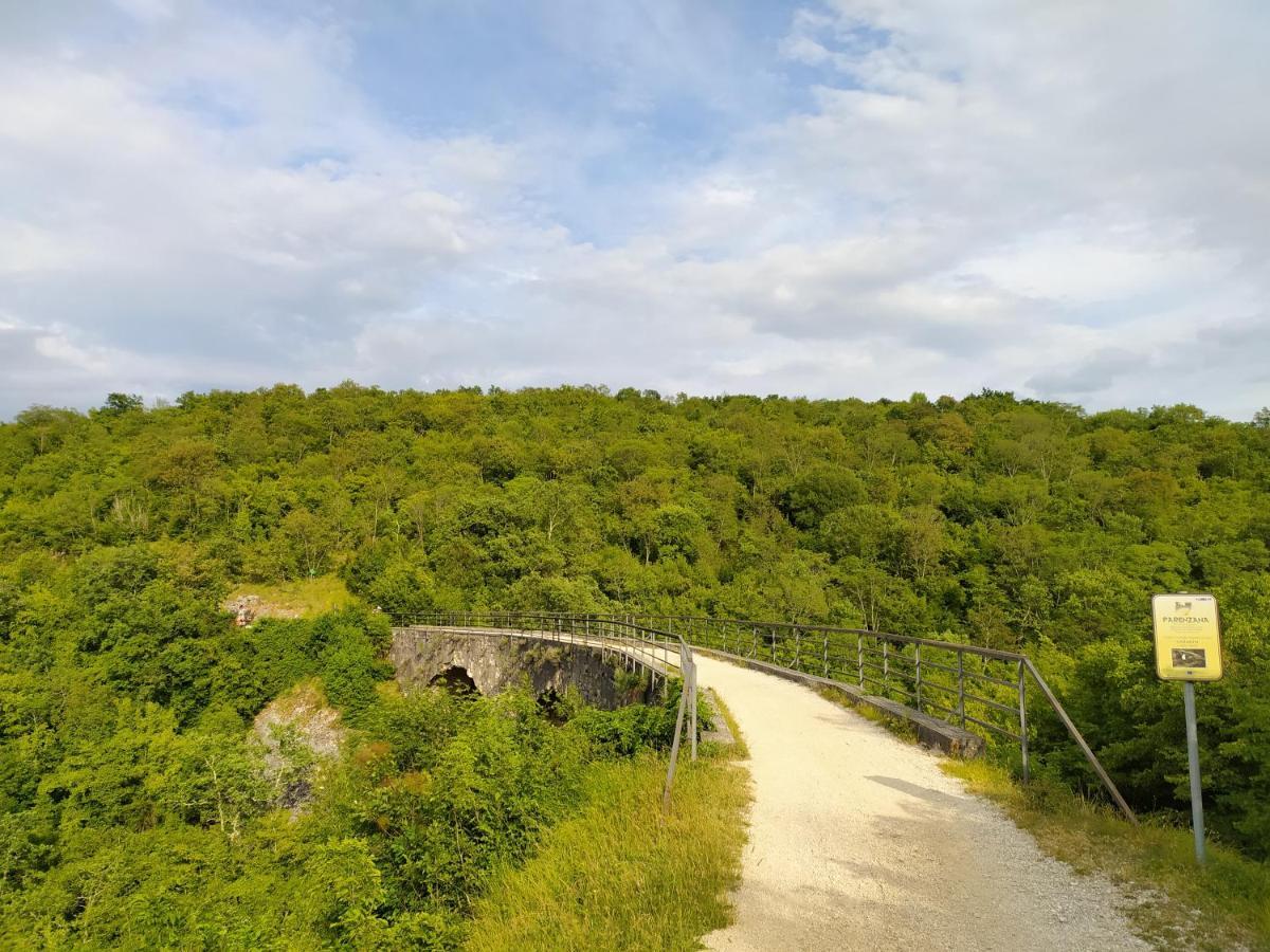 Apartment Parenzana, Little Row House With Big Green Yard In Central Istria Rakotule Eksteriør bilde