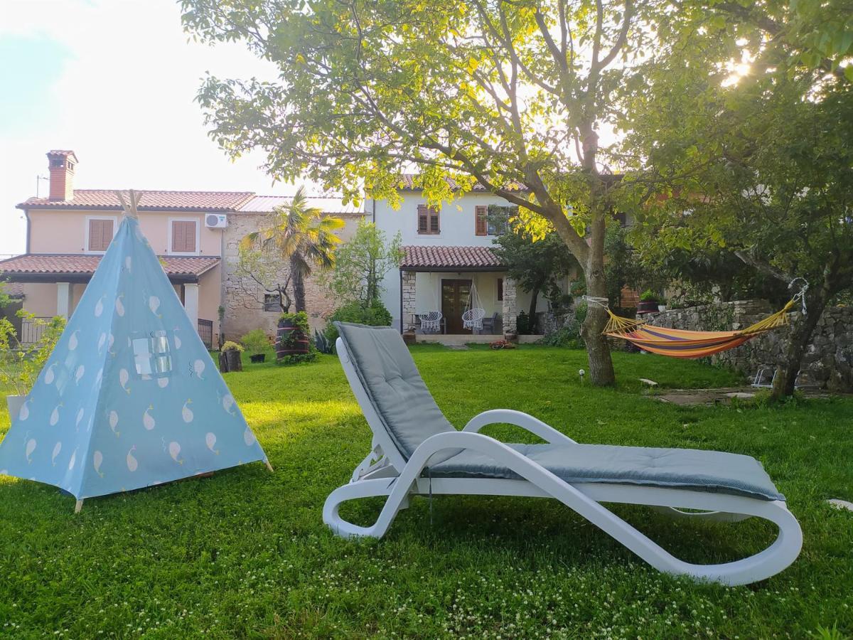 Apartment Parenzana, Little Row House With Big Green Yard In Central Istria Rakotule Eksteriør bilde