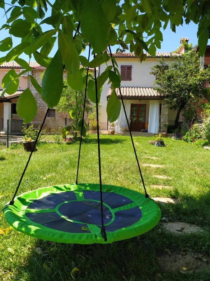 Apartment Parenzana, Little Row House With Big Green Yard In Central Istria Rakotule Eksteriør bilde